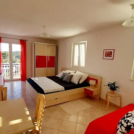 Apartment Studio Red Rose